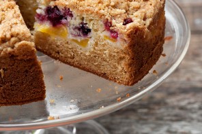 Peach berry streusel cake