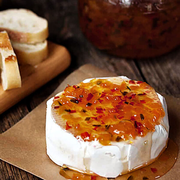 apricot jalapeño jelly on a round of bread with bread slices