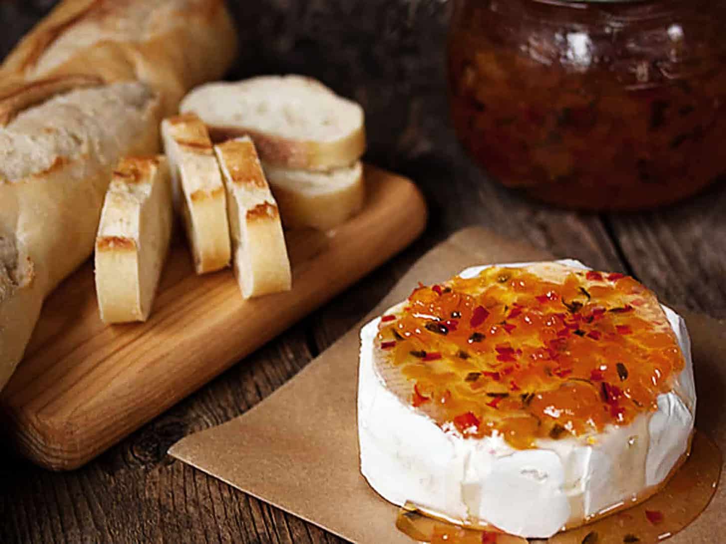 apricot jalapeño jelly on a round of bread with bread slices