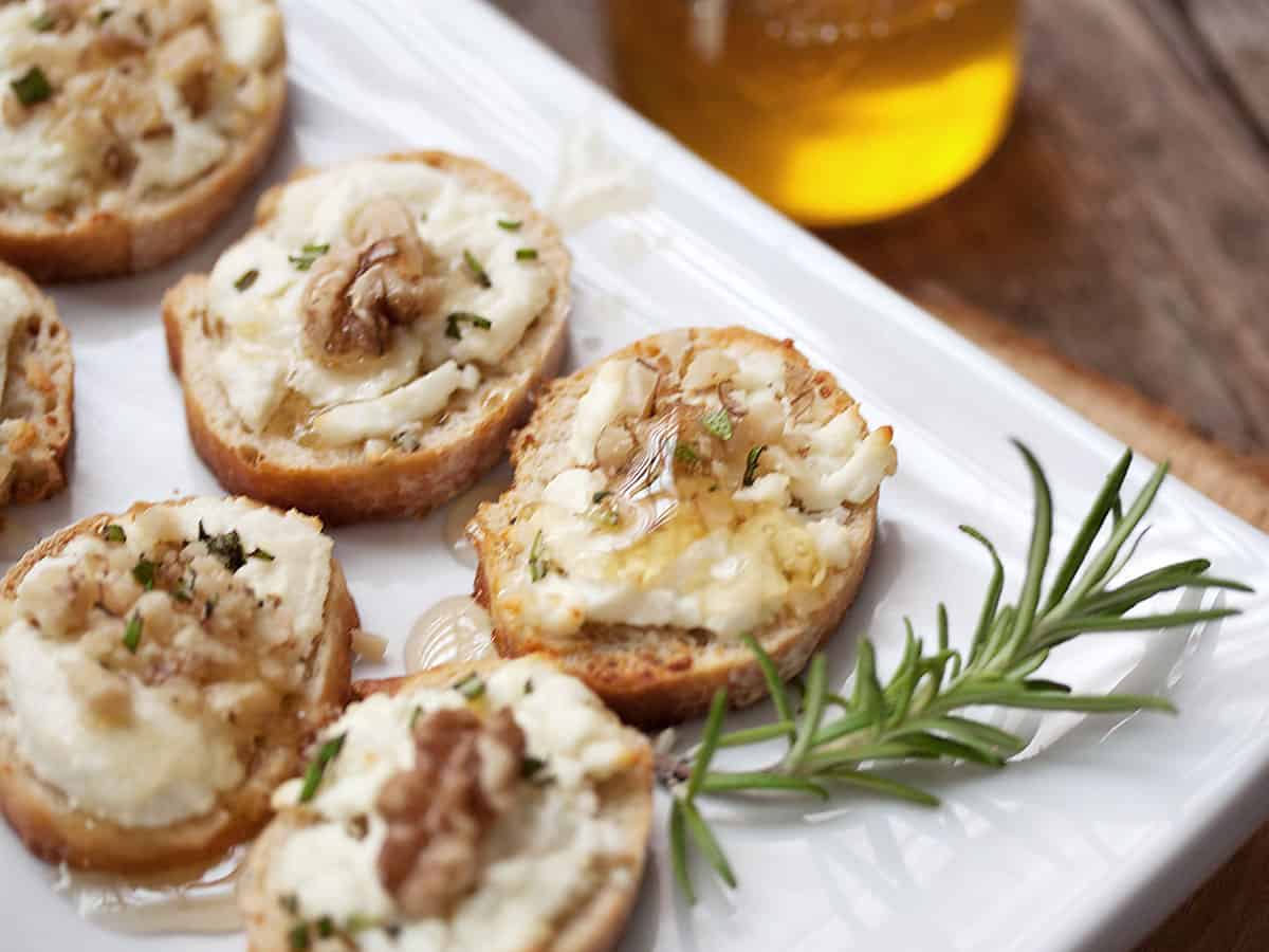 goat cheese crostini with honey