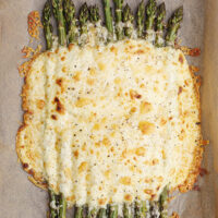 baked asparagus with creamy cheese sauce