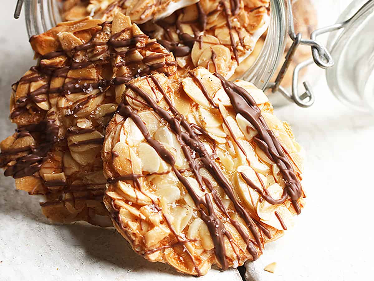 almond florentine cookies with chocolate drizzle