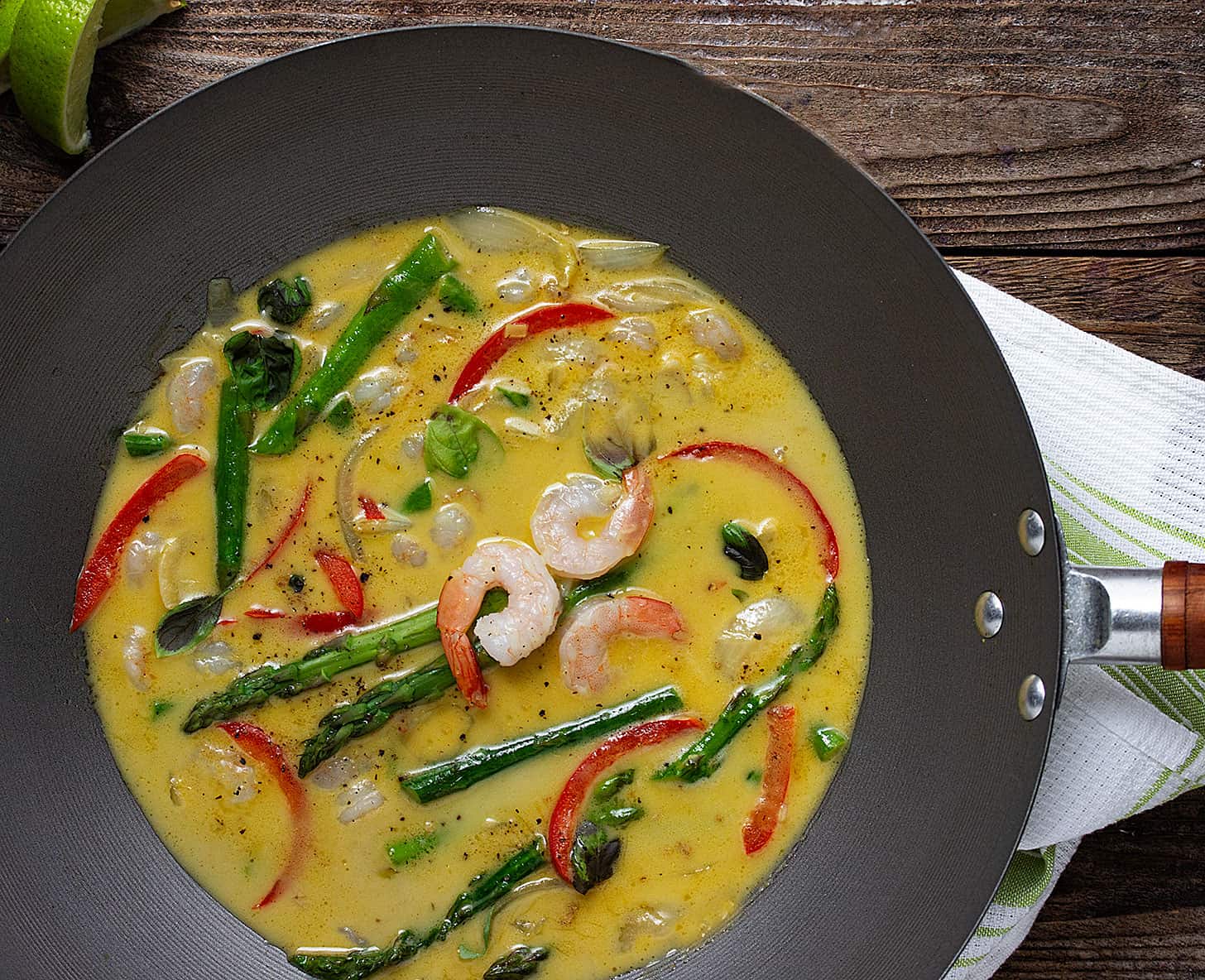 Thai green curry shrimp with asparagus in wok