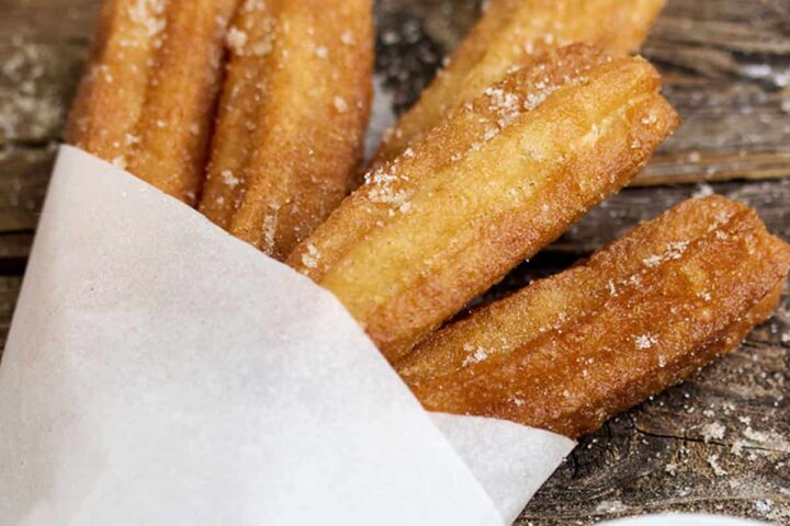 churros with chocolate sauce