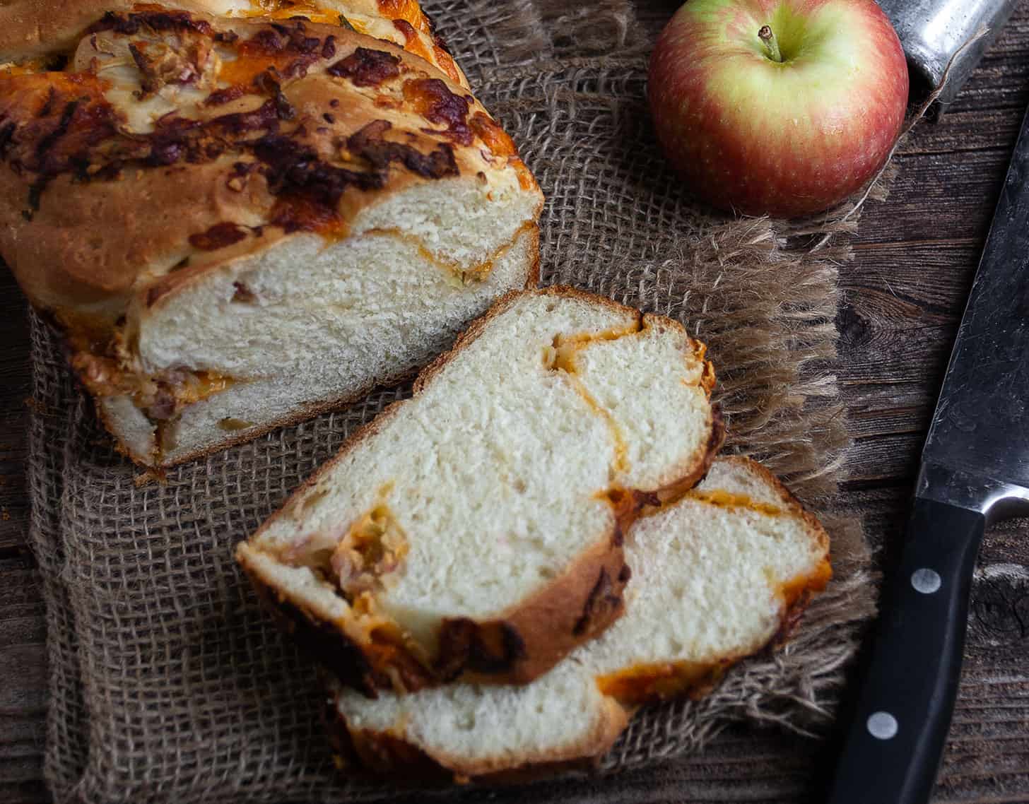 apple cheddar bread sliced