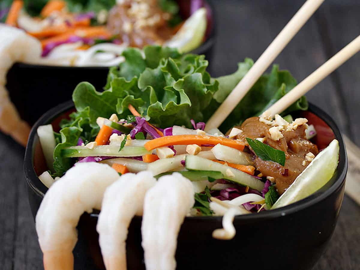 shrimp Summer roll salad in black bowl
