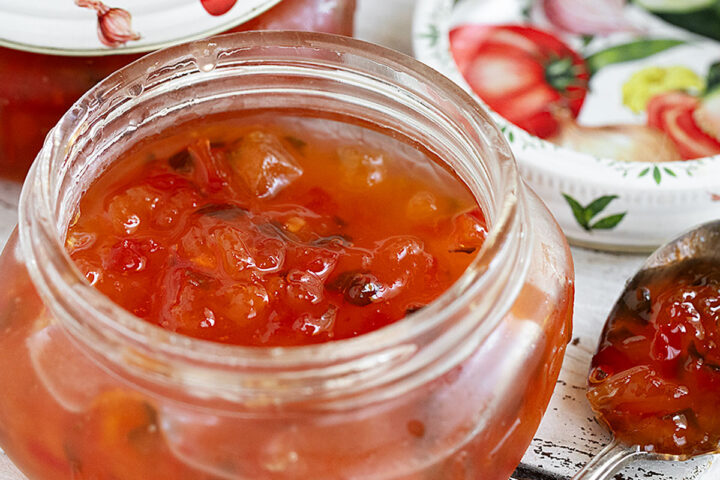 Peach and pepper jam in jars.