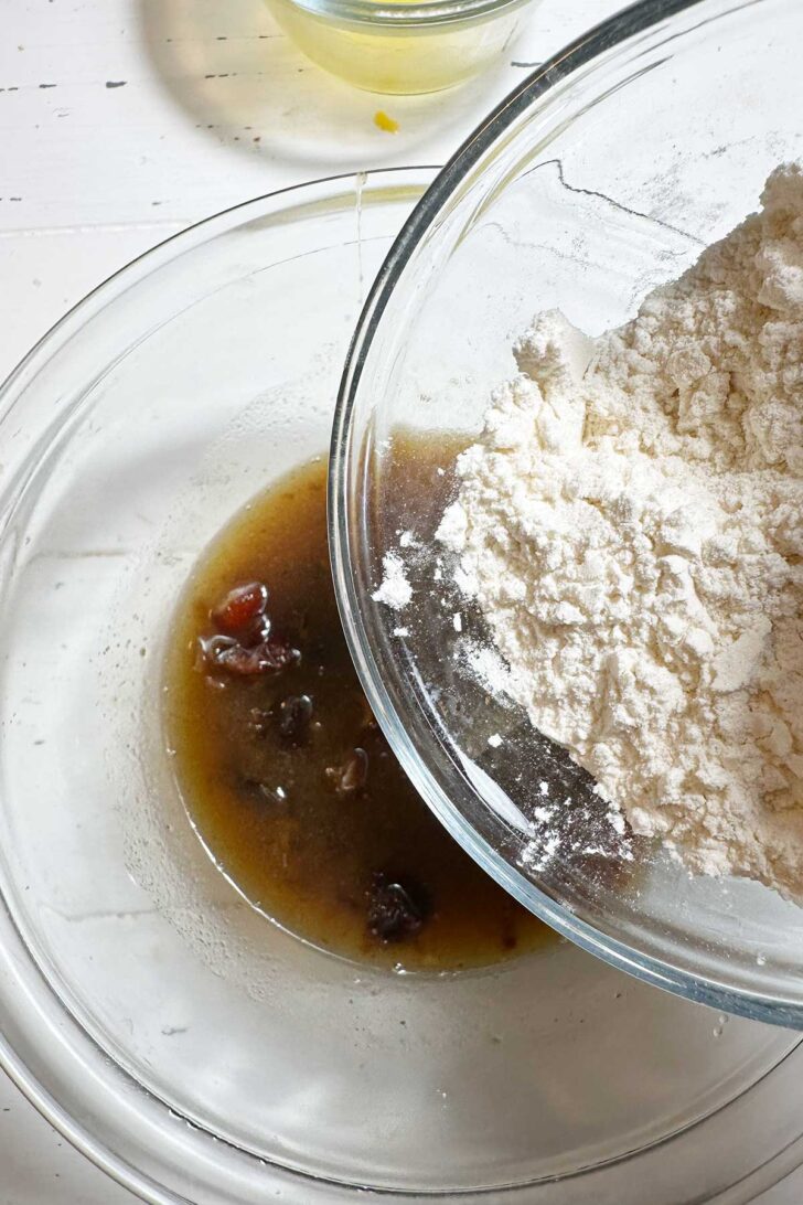 Adding flour to soaked dates.