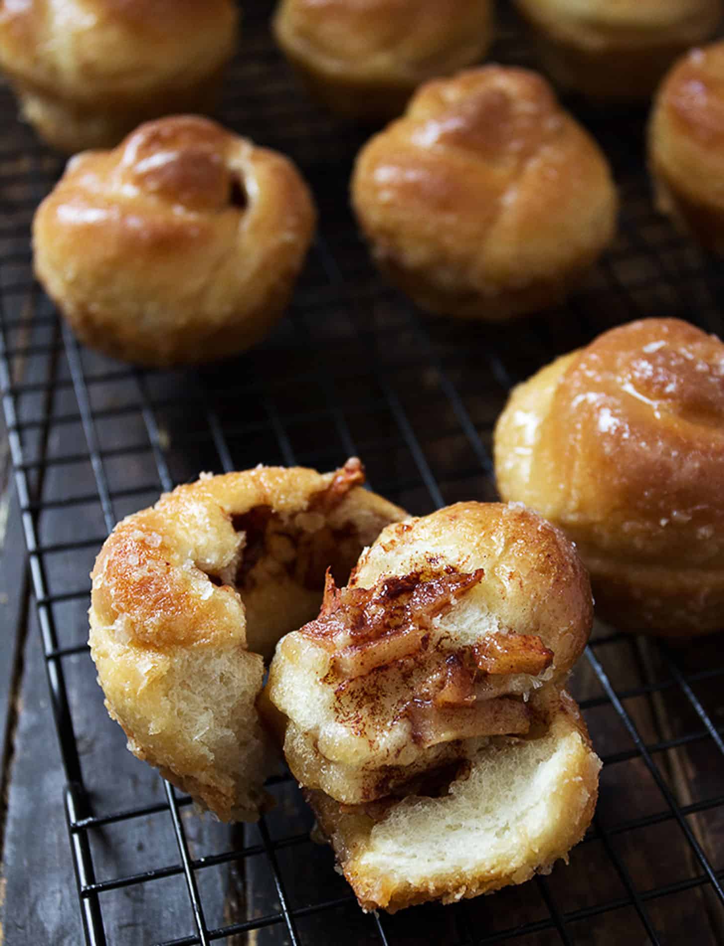 apple cinnamon buns on cooling rack