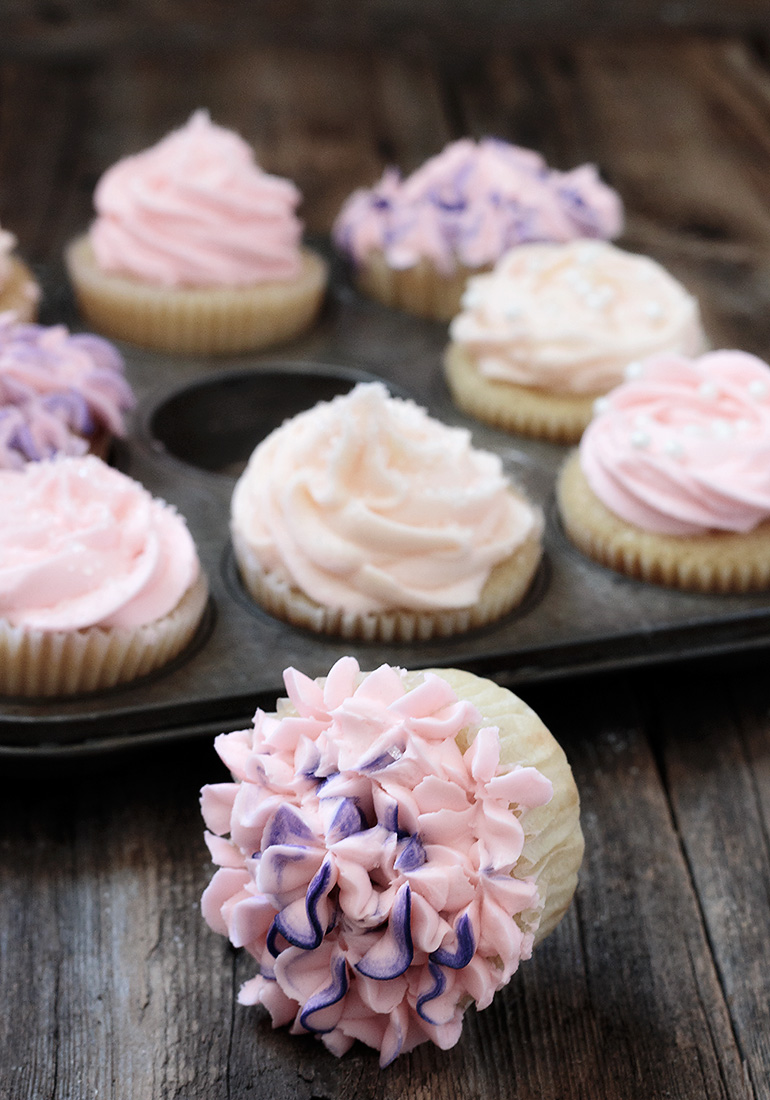 Classic Vanilla Cupcakes