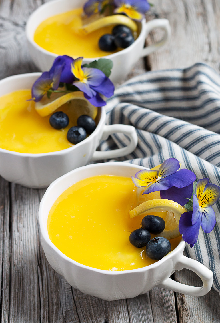 Teacup No-Bake Cheesecake with Lemon Curd