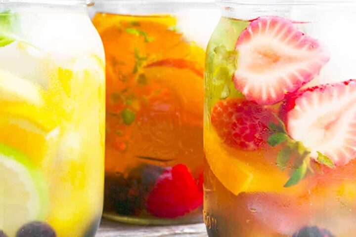 cold brewed iced tea with fruit in mason jars