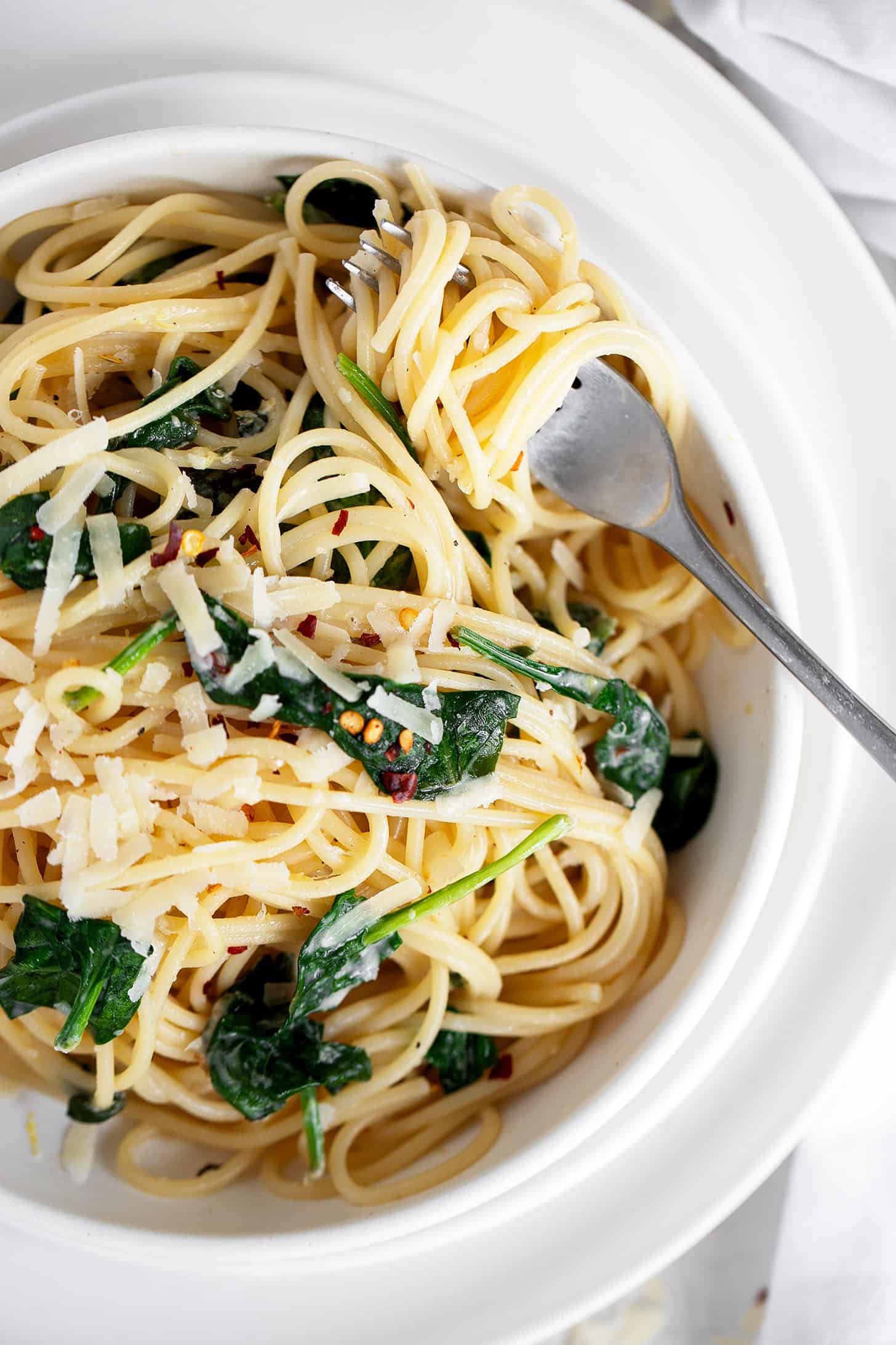 Lemon spinach pasta in bowl with fork.