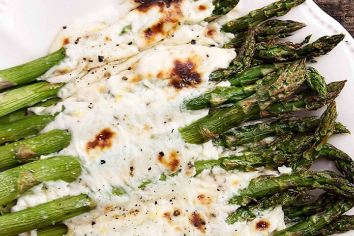 asparagus with parmesan and pepper sauce