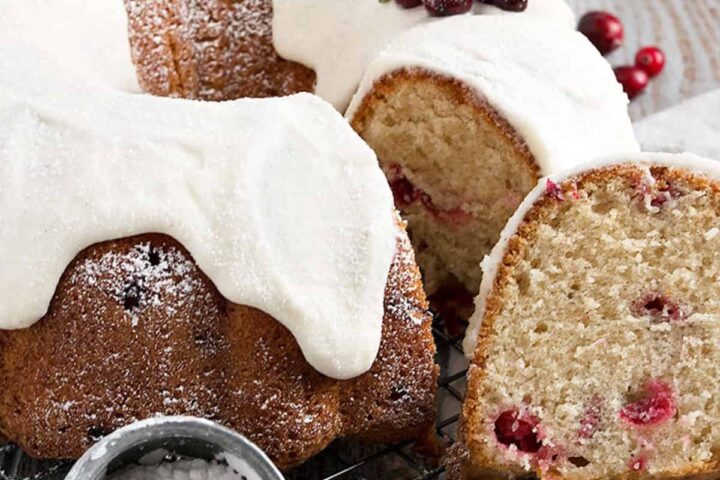 cranberry bundt cake with ice frosting