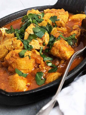 chicken vindaloo in cast iron dish