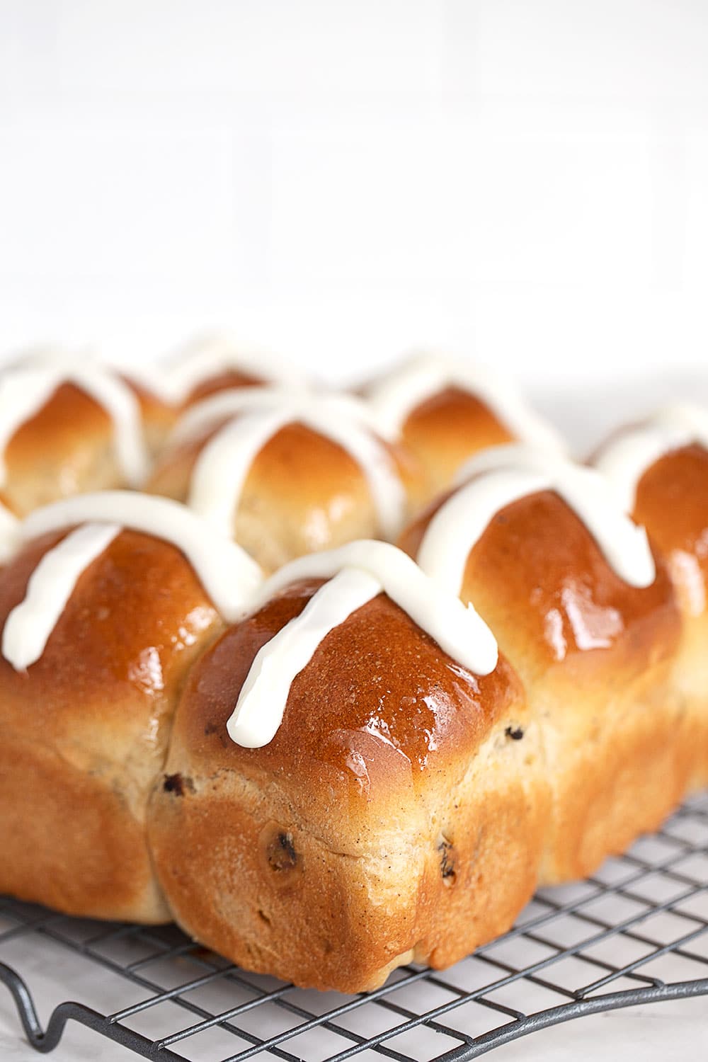 hot cross buns with icing cross