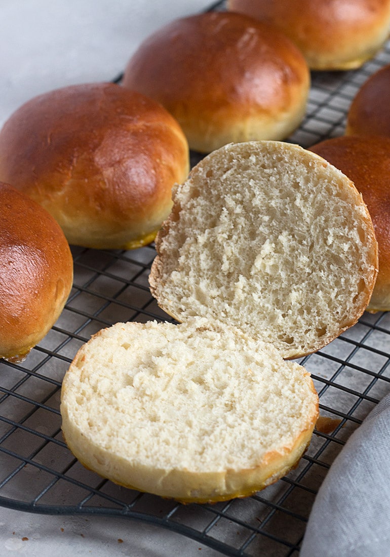 homemade hamburger buns on a cooling rack