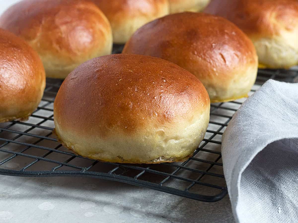 homemade hamburger buns on cooling rack