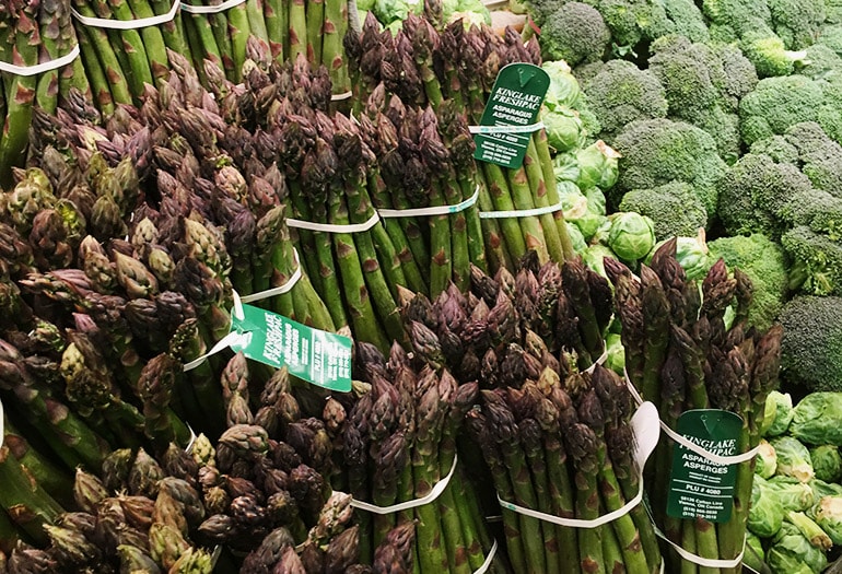 asparagus at the market