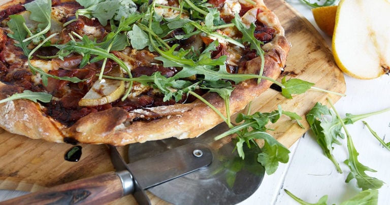 pizza with pears and prosciutto