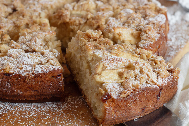 apple crisp cake sliced on cutting board