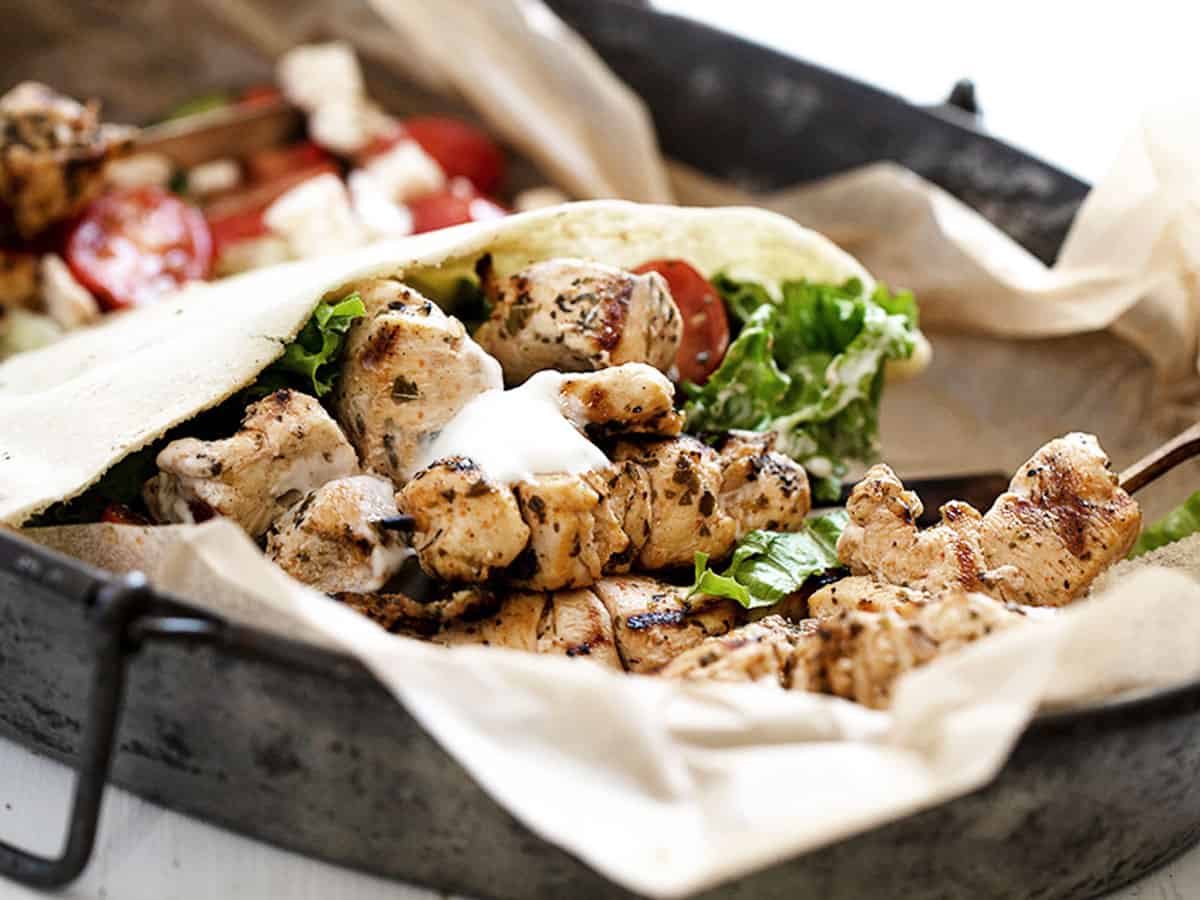 chicken souvlaki in pita on platter