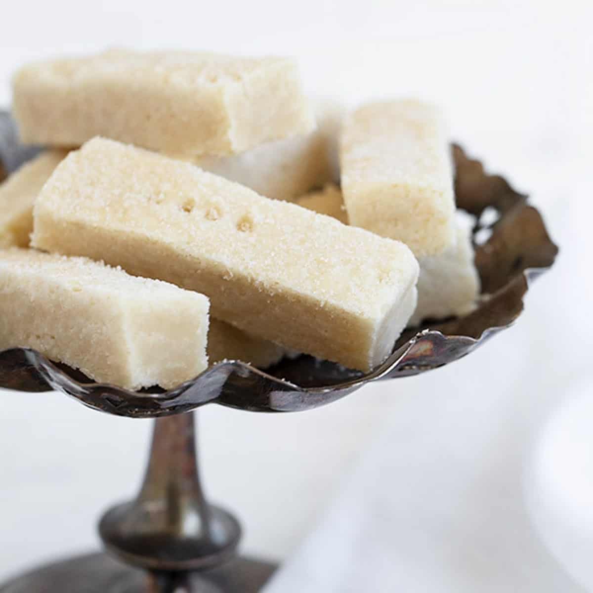 https://www.seasonsandsuppers.ca/wp-content/uploads/2020/12/sheetpan-shortbread-1200.jpg