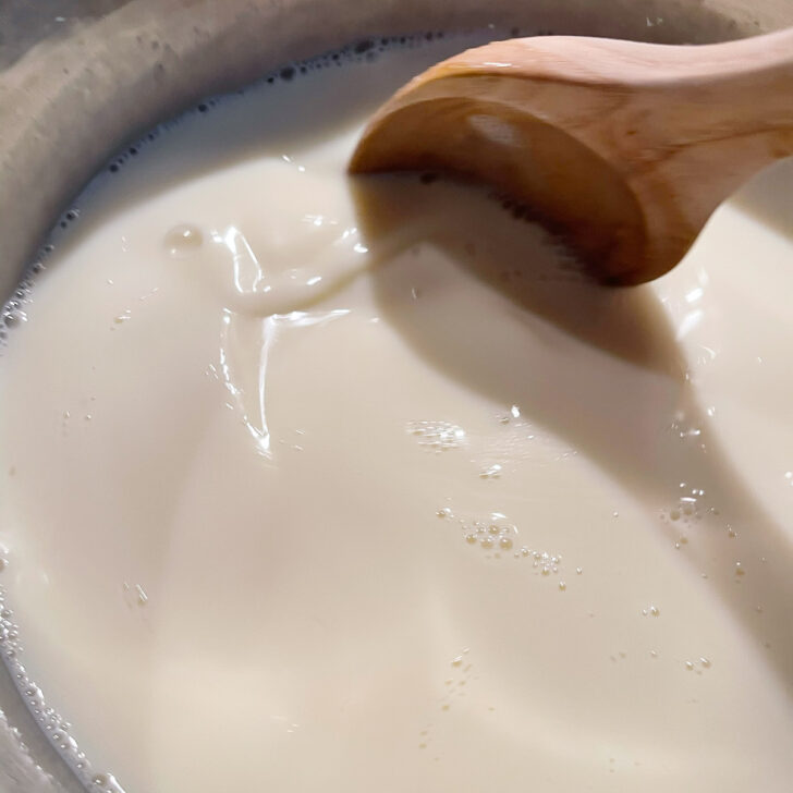 Cooking the pudding until thickened.