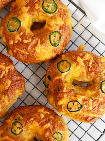 jalapeno cheddar bagels on wire rack