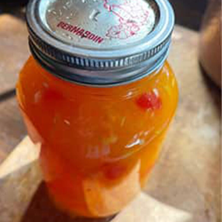 Peach marmalade in a canning jar.
