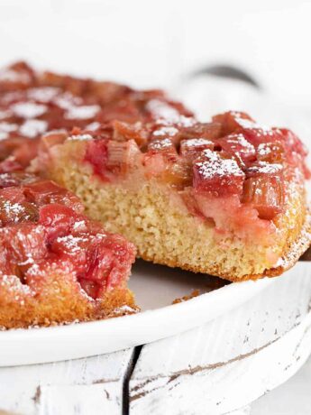 upside down rhubarb cake sliced