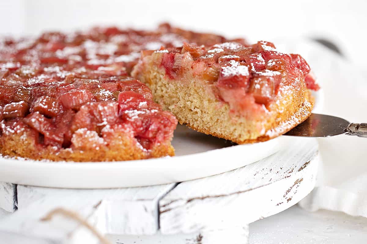 upside down rhubarb cake sliced