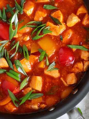 speedy spicy chicken and peppers in skillet