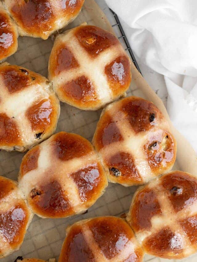 Traditional Hot Cross Buns