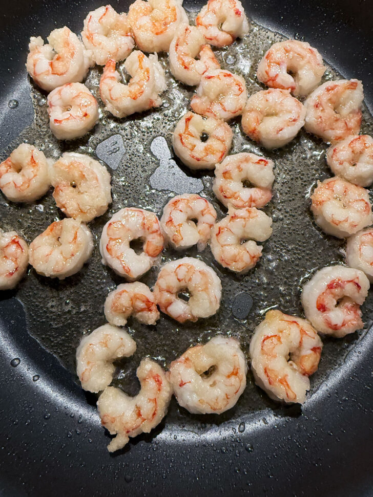 Cooked shrimp in the skillet.