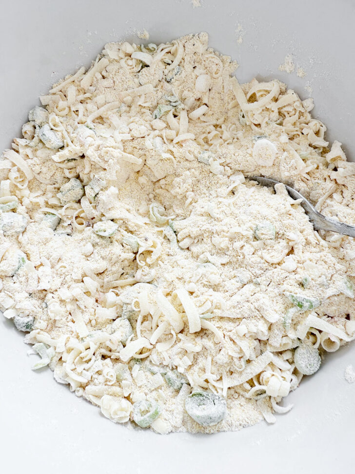 Dry ingredients mixed all together in the bowl.