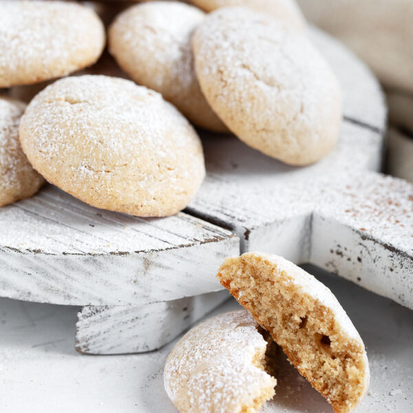 Brown butter cinnamon cookies on a serving board.