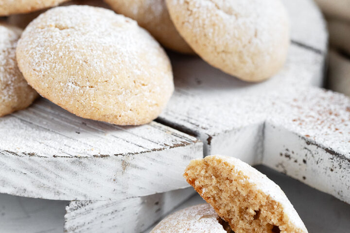 Brown butter cinnamon cookies on serving plate.