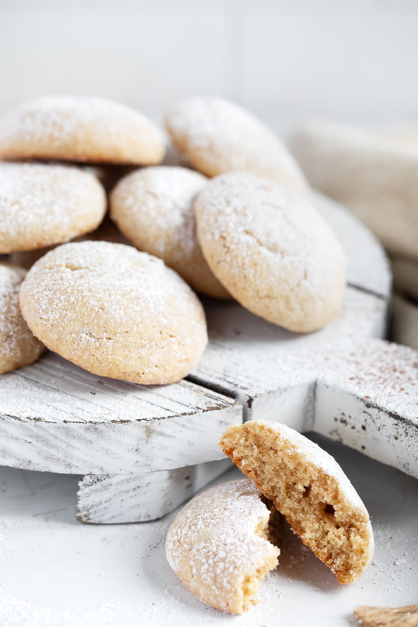 Brown butter cinnamon cookies on serving plate.