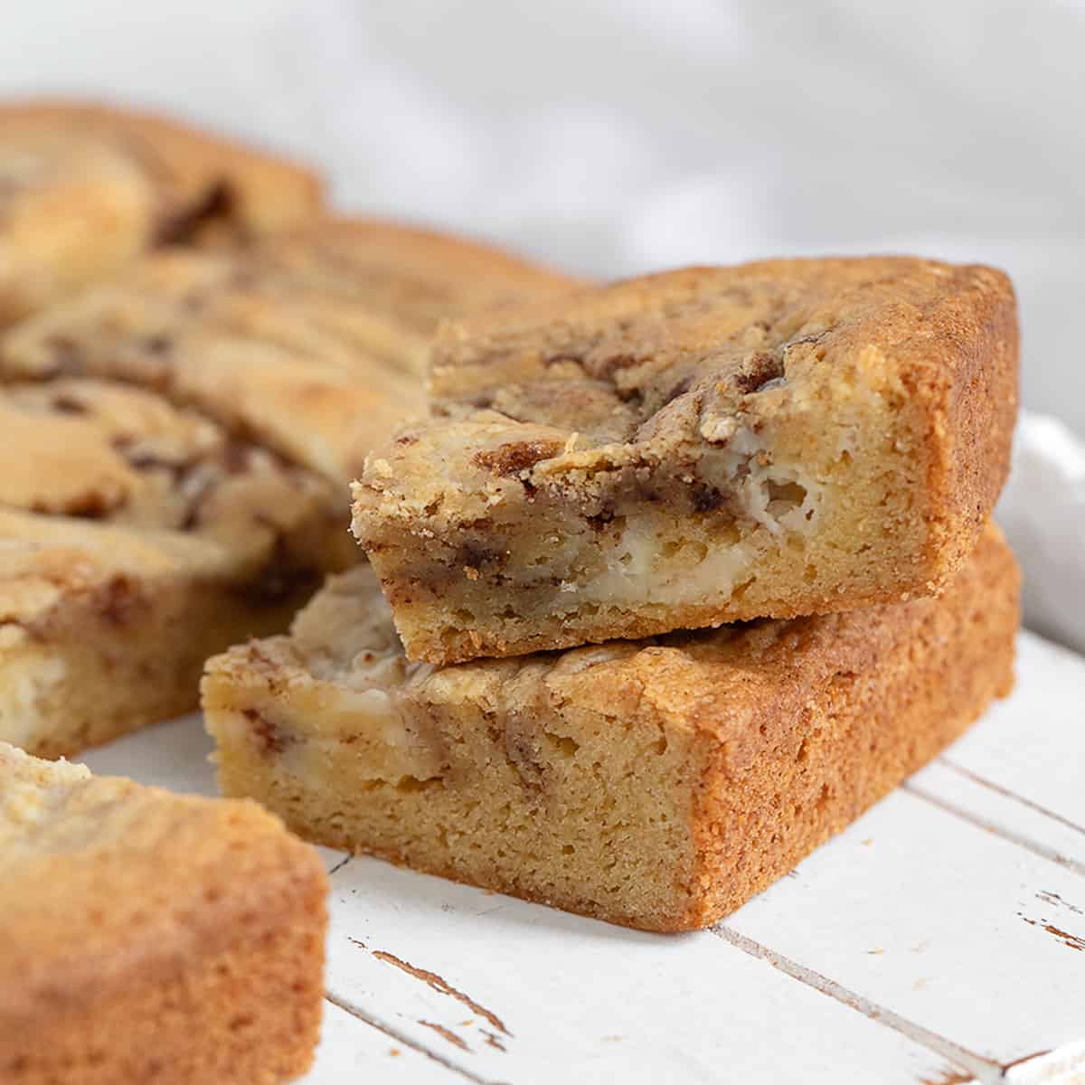 Cinnamon Roll Blondies