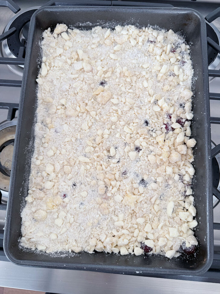 Topping crumb spread evenly over the top of the cranberries.