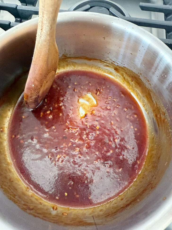 Thickened marinade in the saucepan.