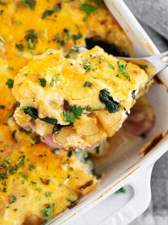 Ham and potato au gratin in the baking dish.