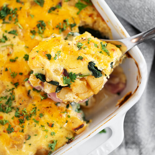 Ham and potato au gratin in the baking dish.