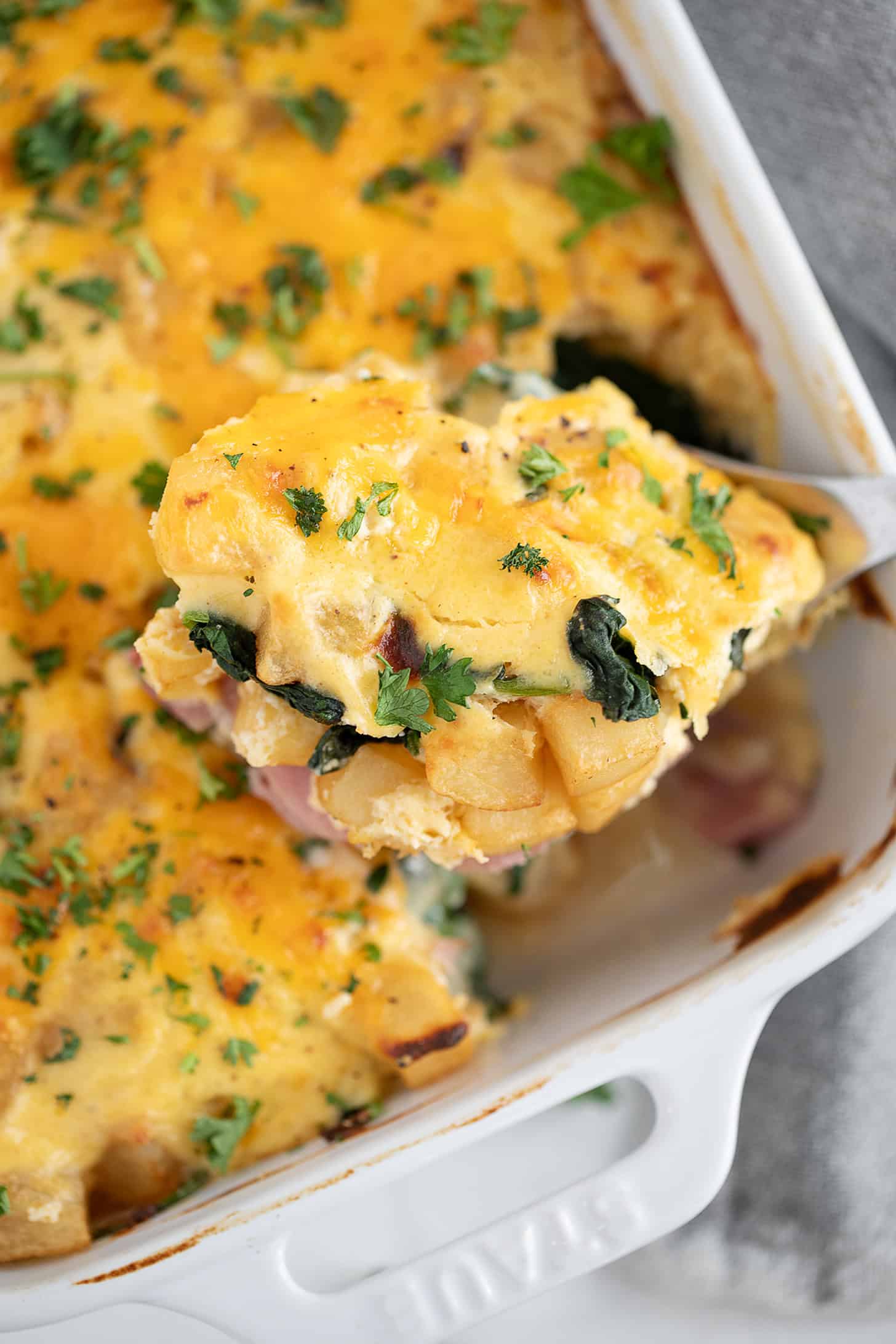 Ham and potato au gratin in the baking dish.