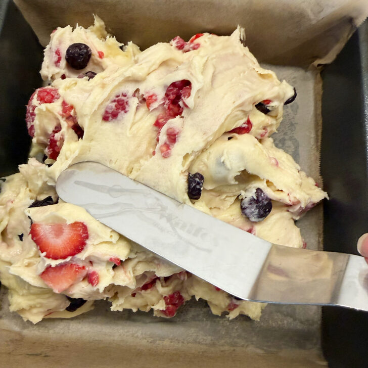 Spread the batter into the baking pan.