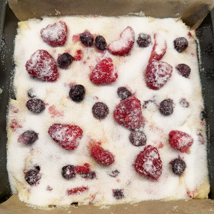 White sugar sprinkled on the berry yogurt cake before baking.