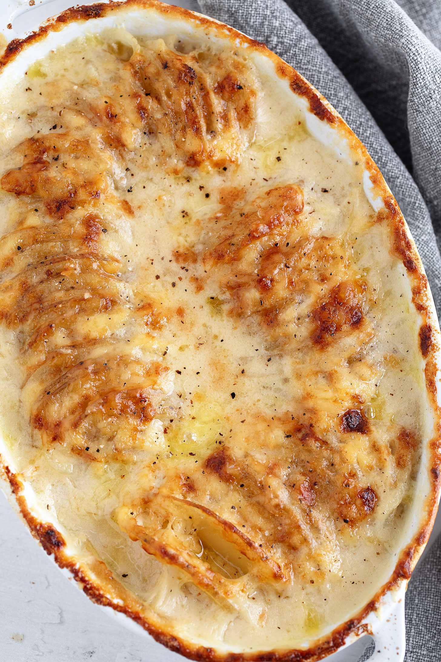 Potato gratin in the baking dish.