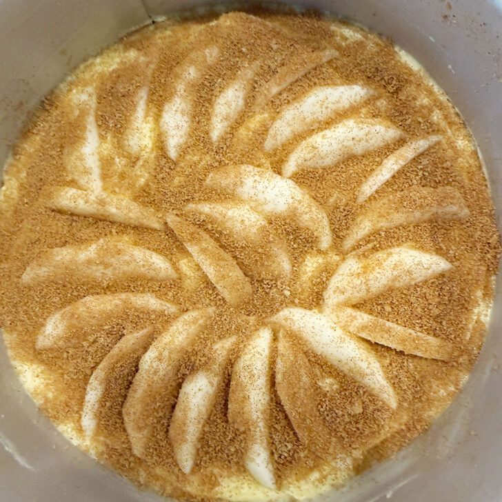 Cinnamon and brown sugar sprinkled on top of the cake before baking,